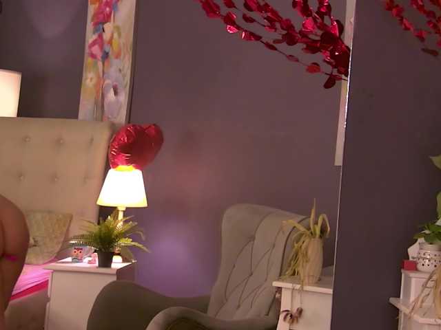 SeniGrandee's BongaCams show and profile