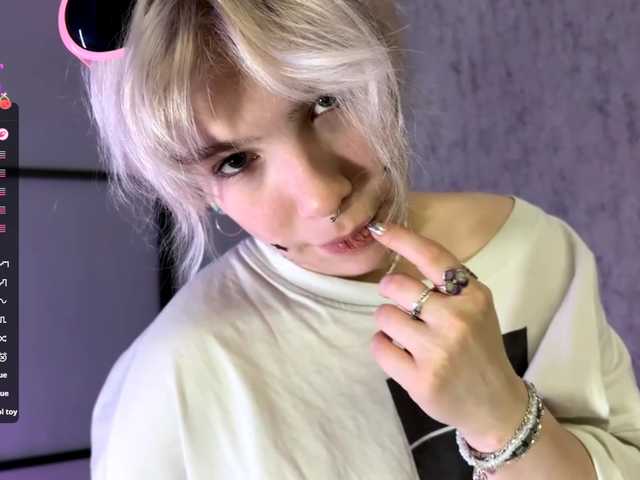 MickiRechel's BongaCams show and profile