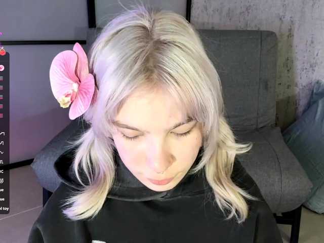 MickiRechel's BongaCams show and profile