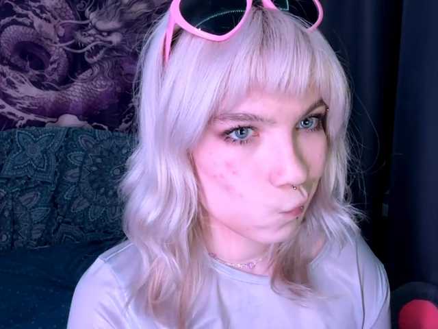 MickiRechel Live Cam and Statistics on UnifiedCams