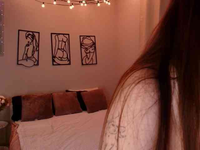 mila-strawberry webcam