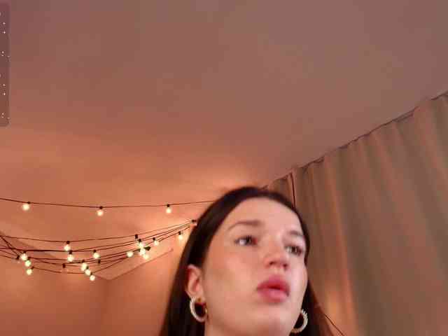 mila-strawberry webcam