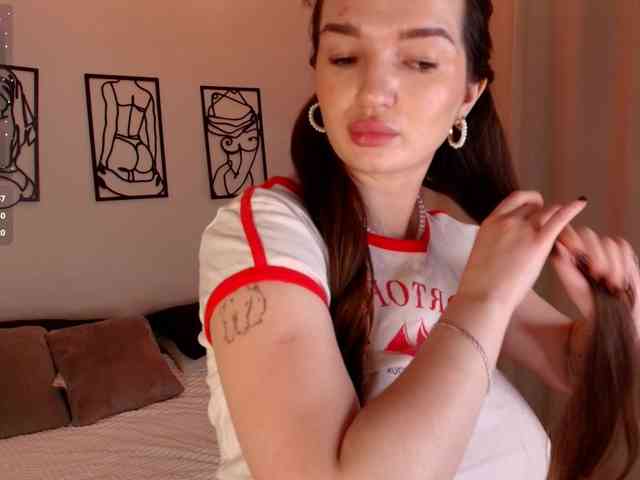 mila-strawberry webcam