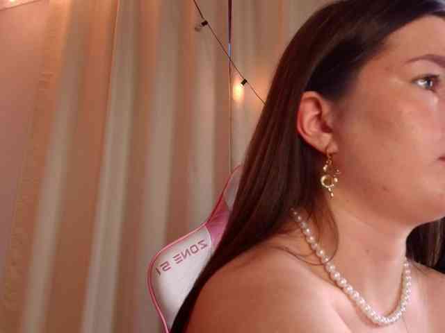 mila-strawberry webcam