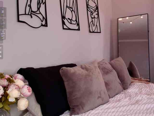 mila-strawberry webcam