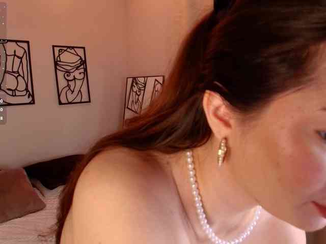 mila-strawberry webcam