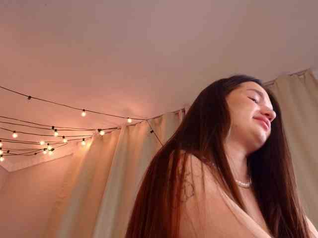 mila-strawberry webcam