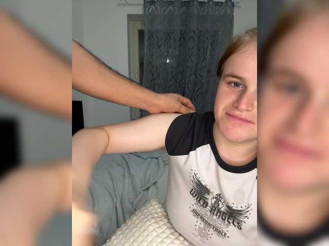 Erlecktmeinepussy2223horny on cam