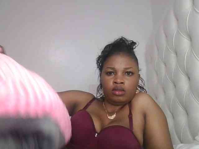 happyqueen002 webcam