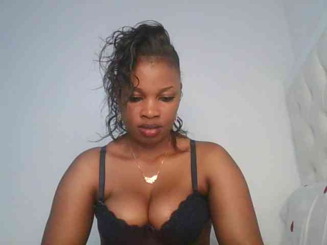 happyqueen002 webcam