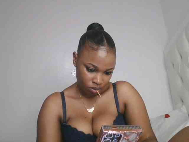 happyqueen002 webcam