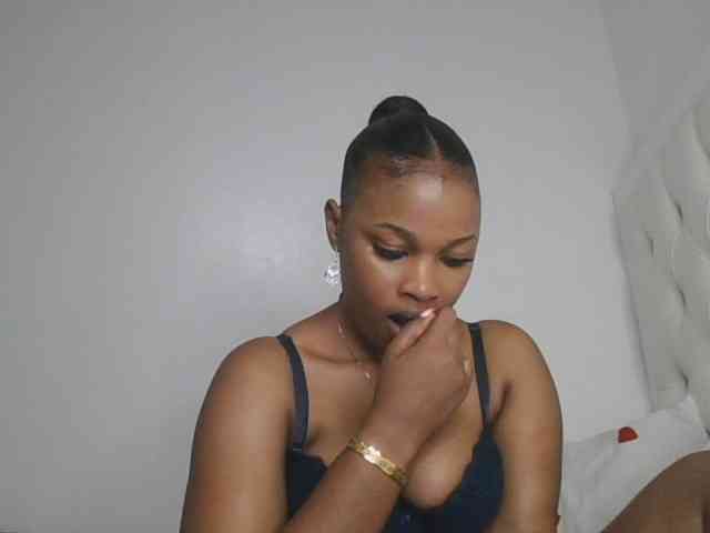 happyqueen002 webcam