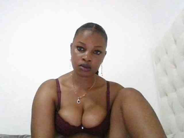 happyqueen002 webcam