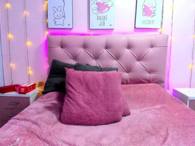 Issaa-Tyler's BongaCams show and profile