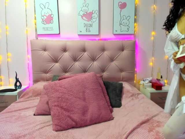 Issaa-Tyler's BongaCams show and profile