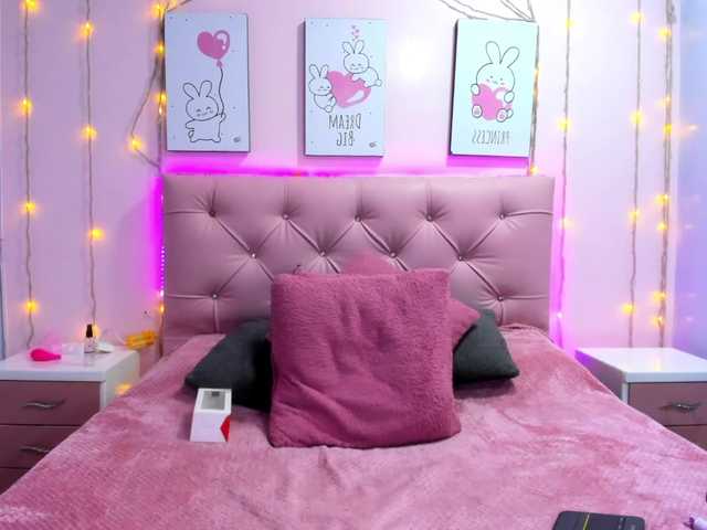 Issaa-Tyler's BongaCams show and profile