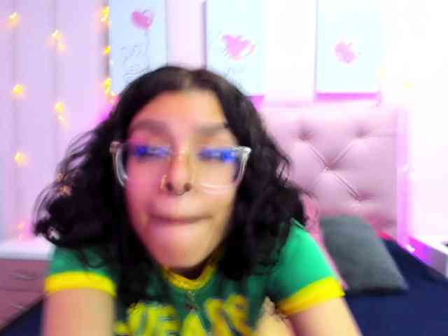 IssaaTy webcam