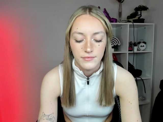 EvelynBlond26