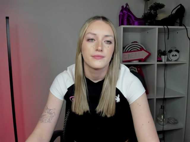 EvelynBlond26