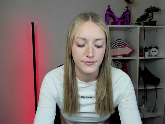 EvelynBlond26