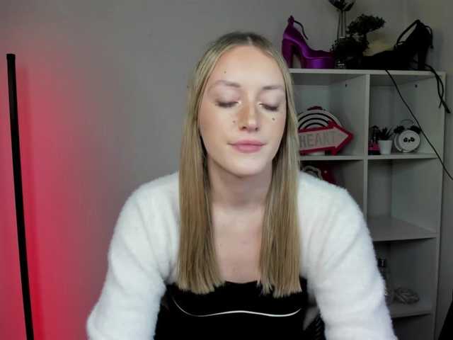 EvelynBlond26