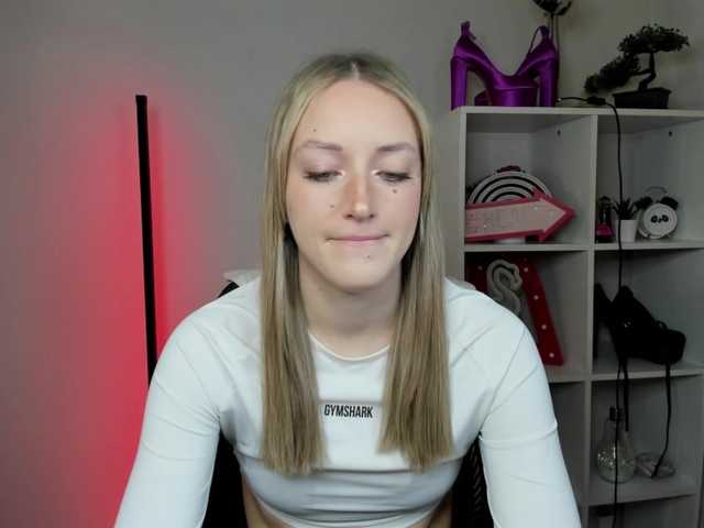 EvelynBlond26