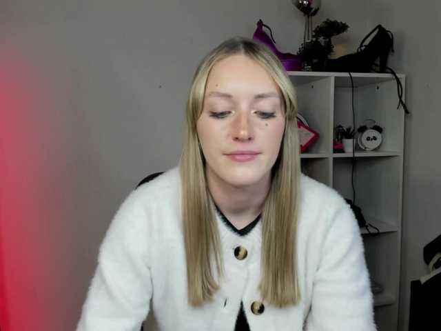 EvelynBlond26