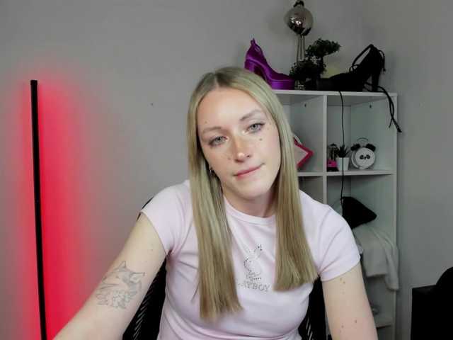 EvelynBlond26