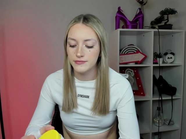EvelynBlond26