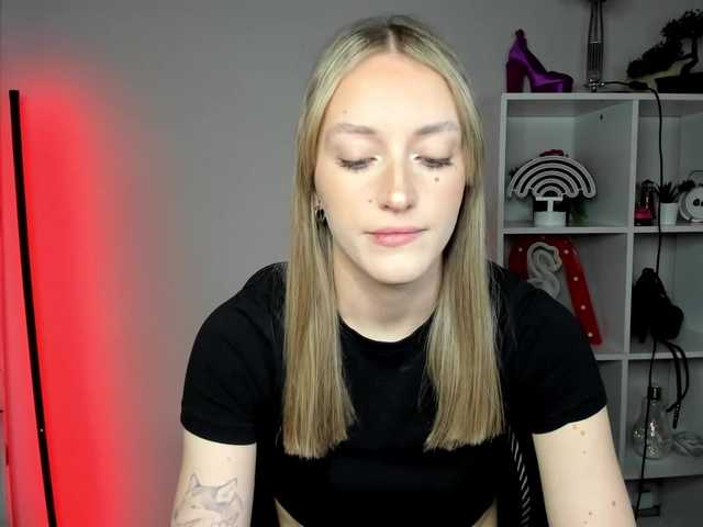 EvelynBlond from BongaCams is Freechat