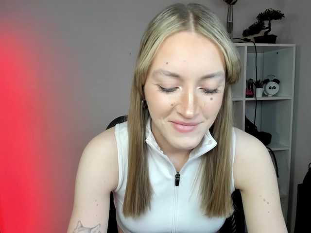 EvelynBlond26