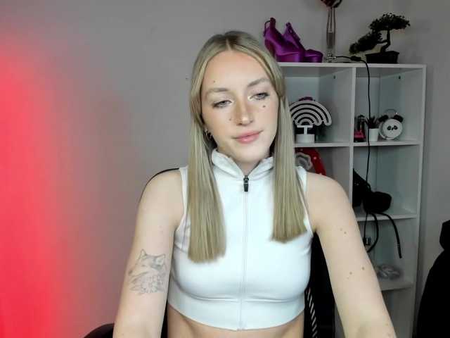 EvelynBlond26