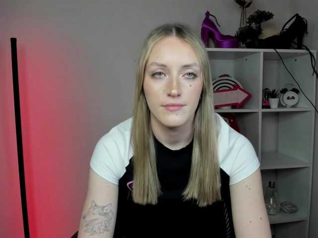 EvelynBlond26