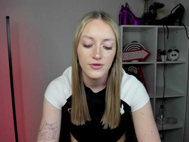EvelynBlond26