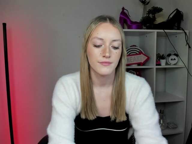 EvelynBlond26