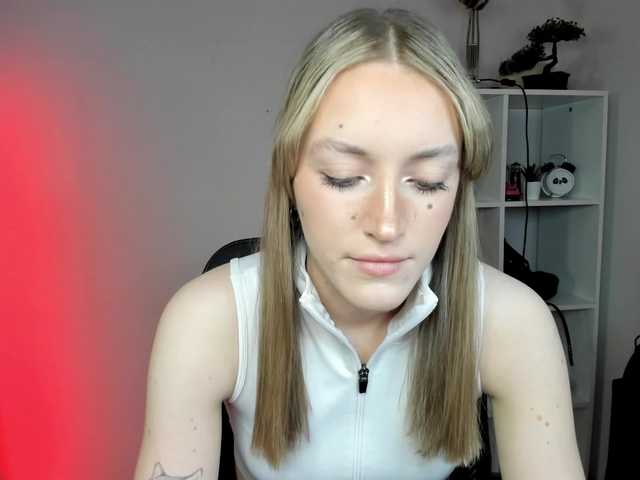 EvelynBlond26