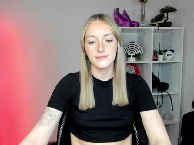 EvelynBlond26