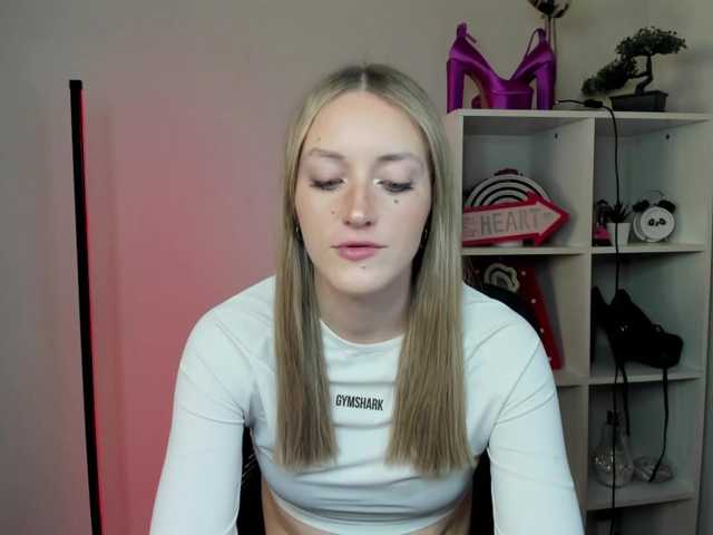 EvelynBlond26