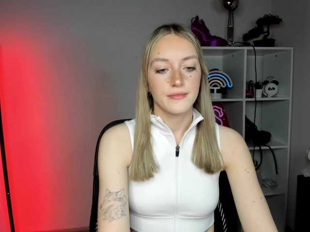 EvelynBlond26 webcam bongacams model stream image