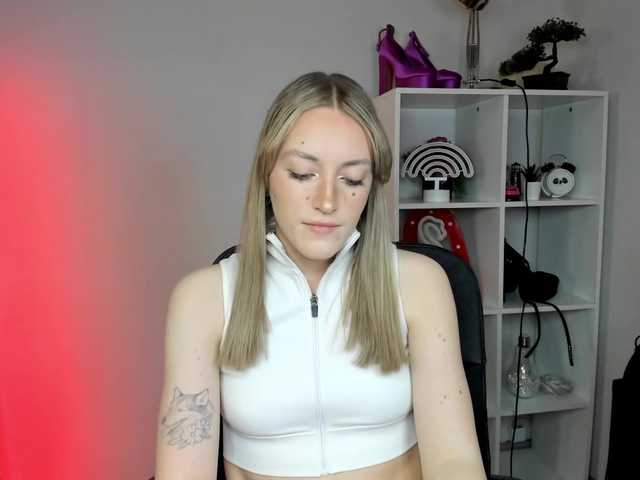 EvelynBlond26