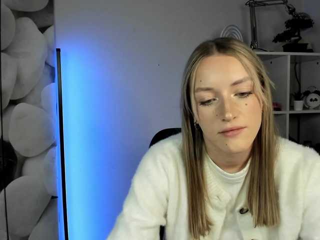  EvelynBlond chat room