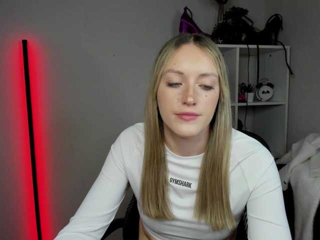 EvelynBlond26