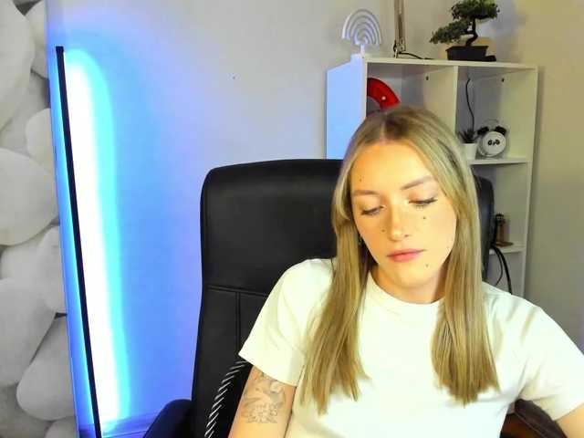 EvelynBlond26 webcam bongacams model stream image