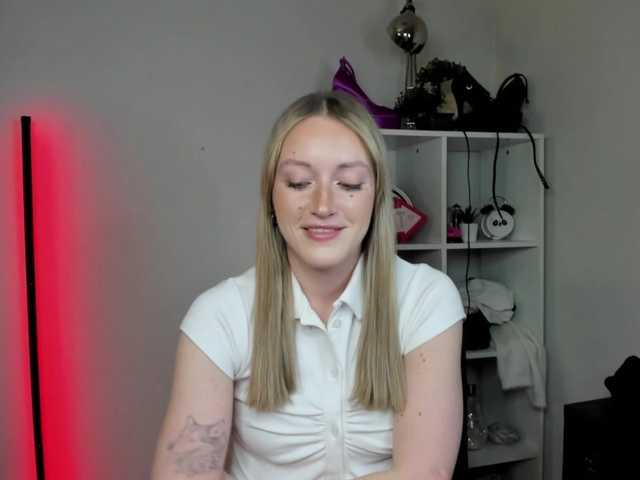 EvelynBlond26