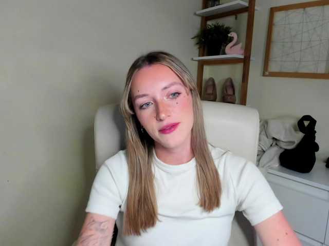 EvelynBlond26 webcam bongacams model stream image