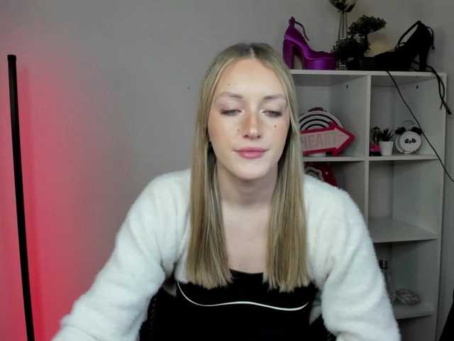 EvelynBlond26