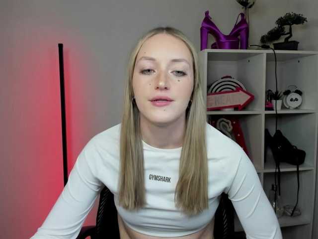 EvelynBlond26