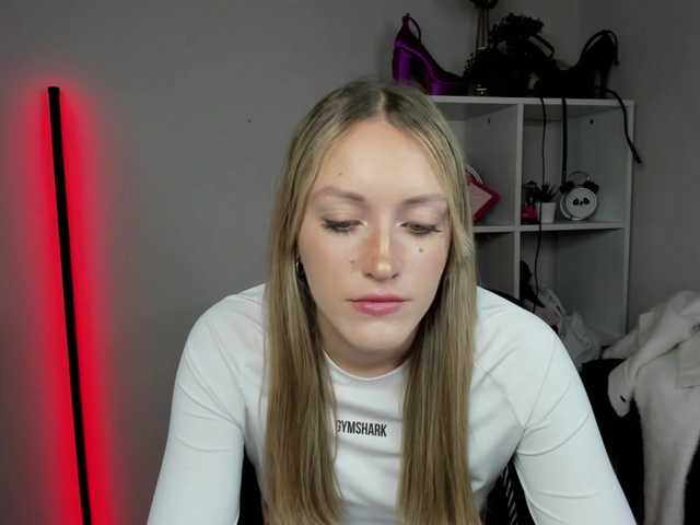 EvelynBlond26