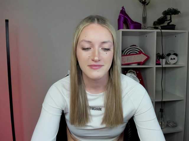 EvelynBlond26