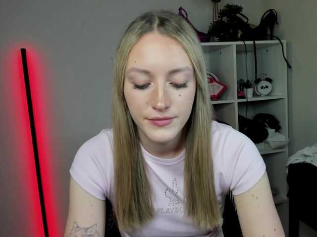 EvelynBlond26